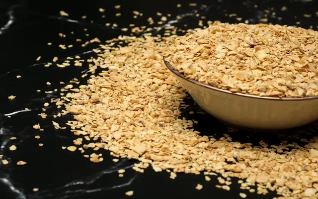 Food-grade toasted soy flakes